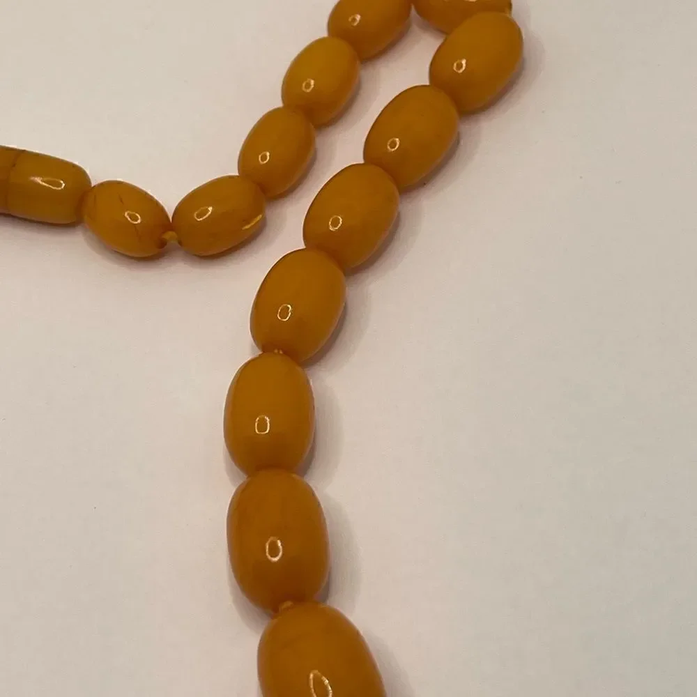 Vintage 1940 butterscotch Bakelite necklace